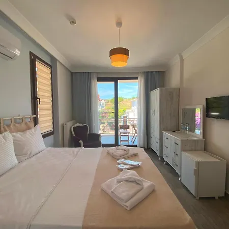 L'aura Cunda Island Hotel *