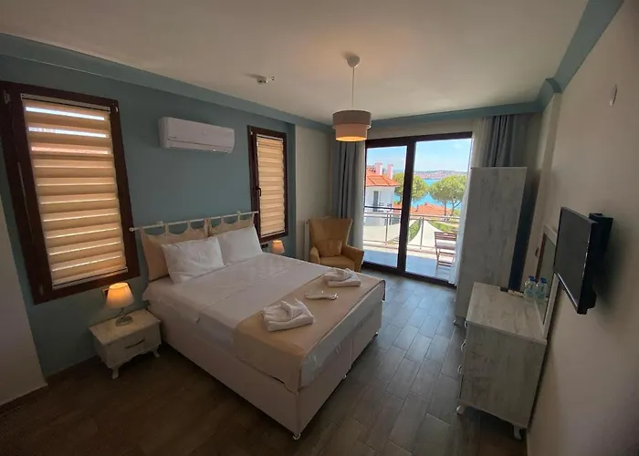 L'aura Cunda Island Hotel *