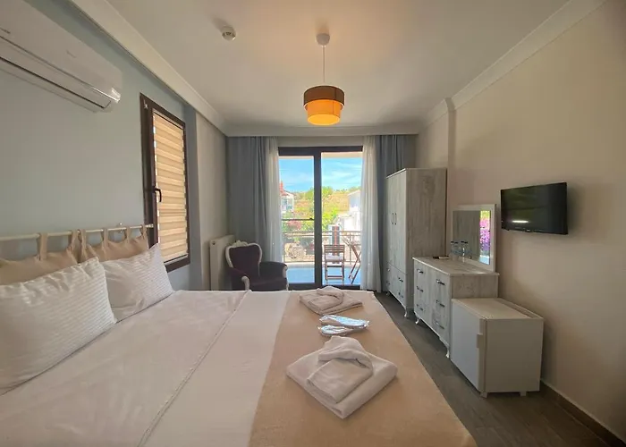 L'aura Cunda Island Hotel *